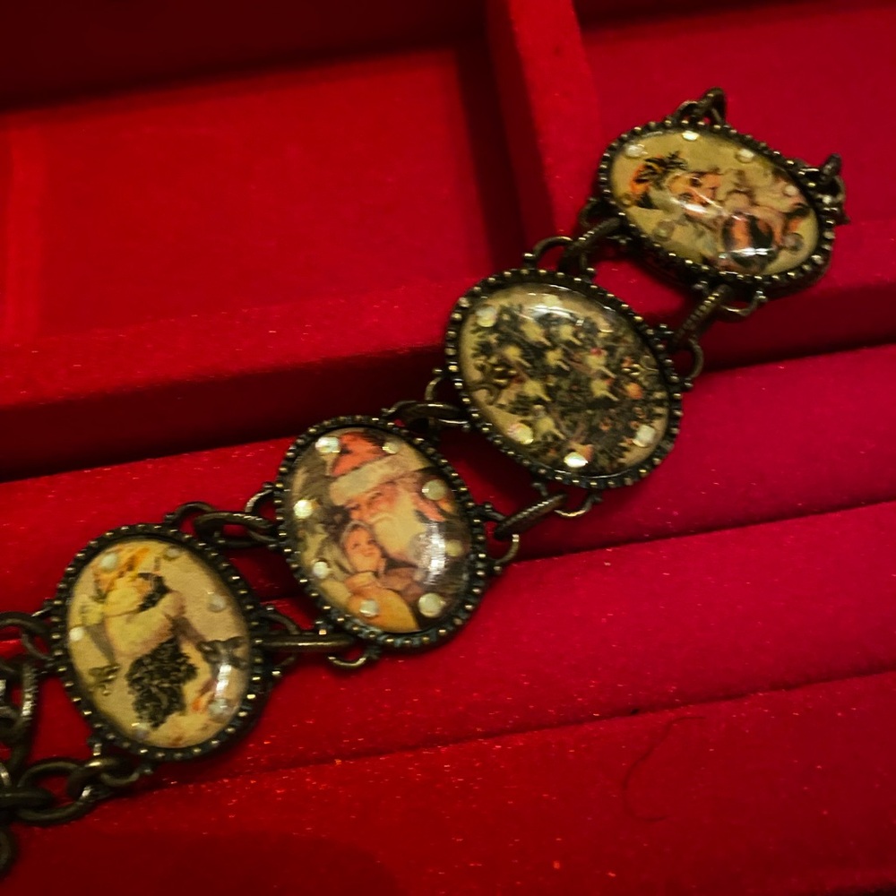 Vintage-Inspired Multi-Color Bracelet